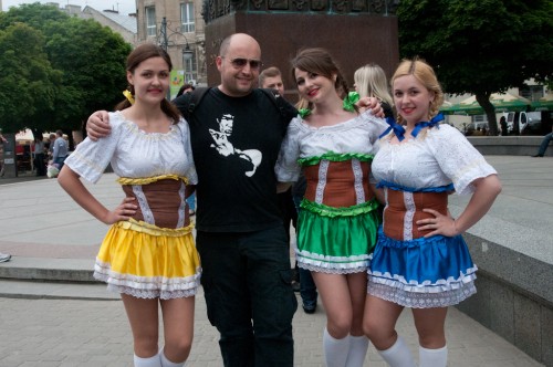 ME WITH THREE BEAUTIFUL GIRLS IN LVIV