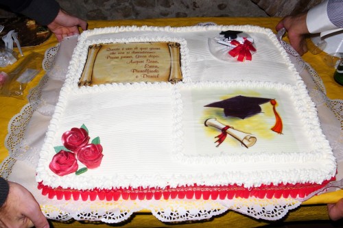 The cake for the four graduates