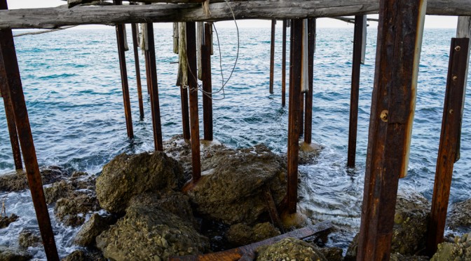 PILES OVER THE ROCKS