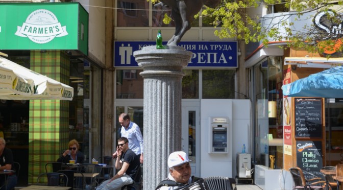 Sofia lifestyle: Garibaldi statue and the square of Editto Bulgaro