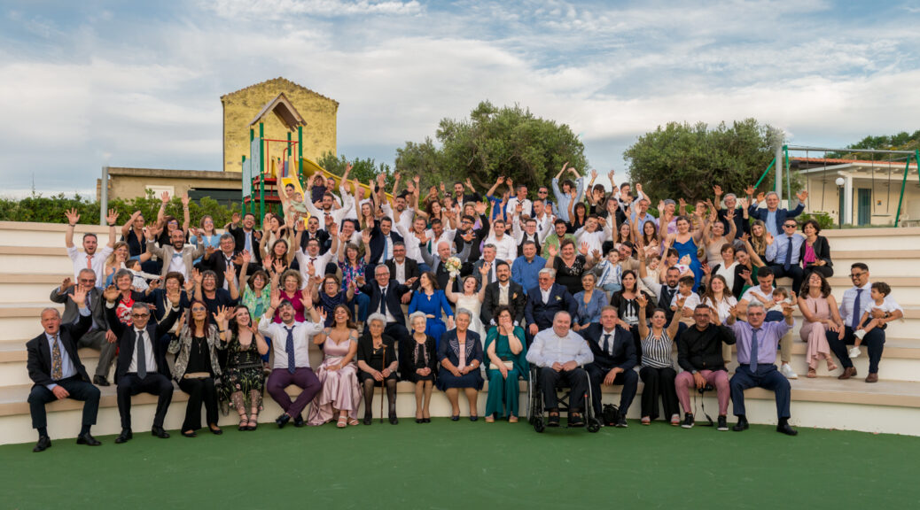 The very large family on Mirko and Lorenza's wedding day