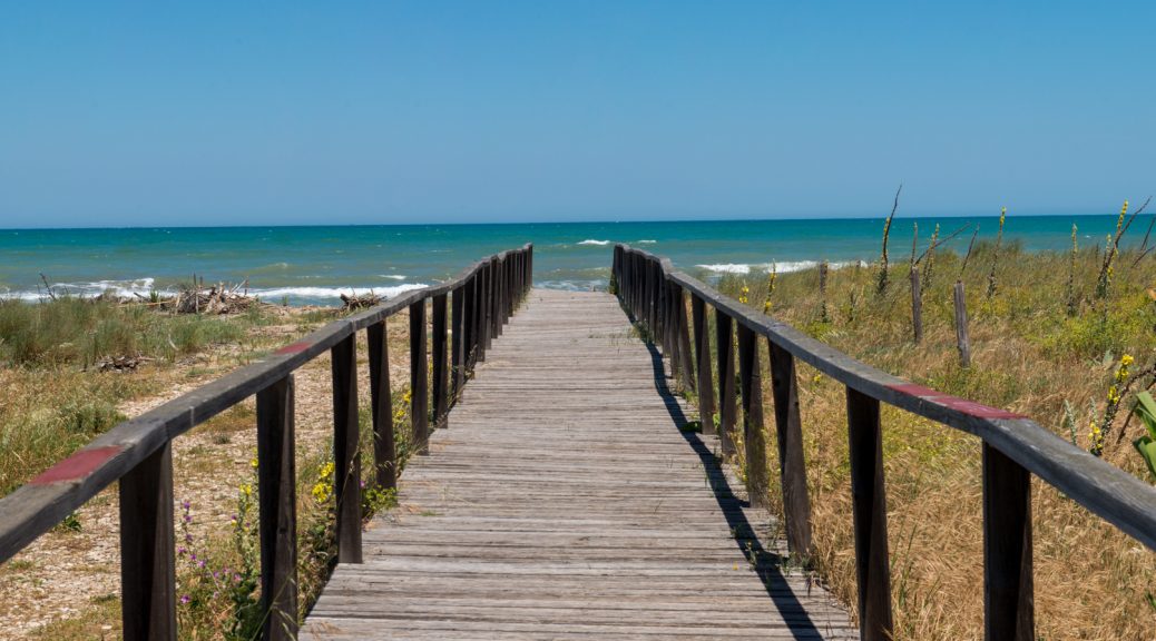 The Wooden Way to Petacciato Beach
