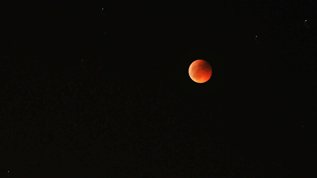 Lunar eclipse at 22:46