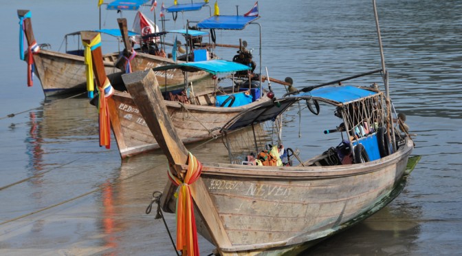 Long tail boats