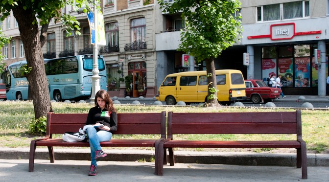 GIRL AND THE ITALIAN FLAG IN LVIV
