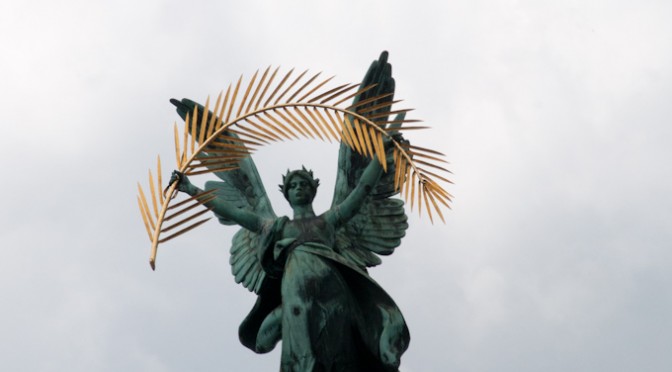 OPERA SCULPTURE GLORY IN LVIV