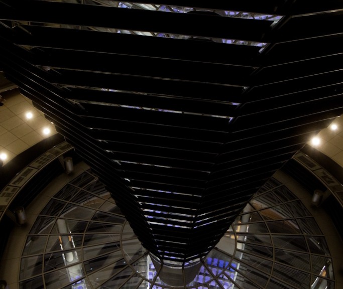 VIEW INSIDE THE REICHSTAG BUILDING DOME