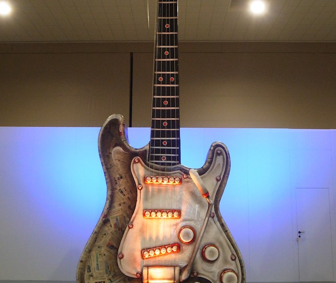 Big Guitar at the MEDIMEX